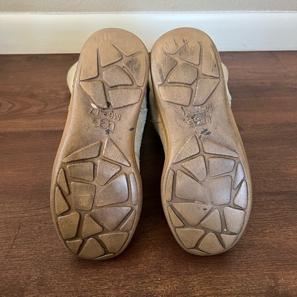 RARE UGGS Boots - Picture 4 of 12